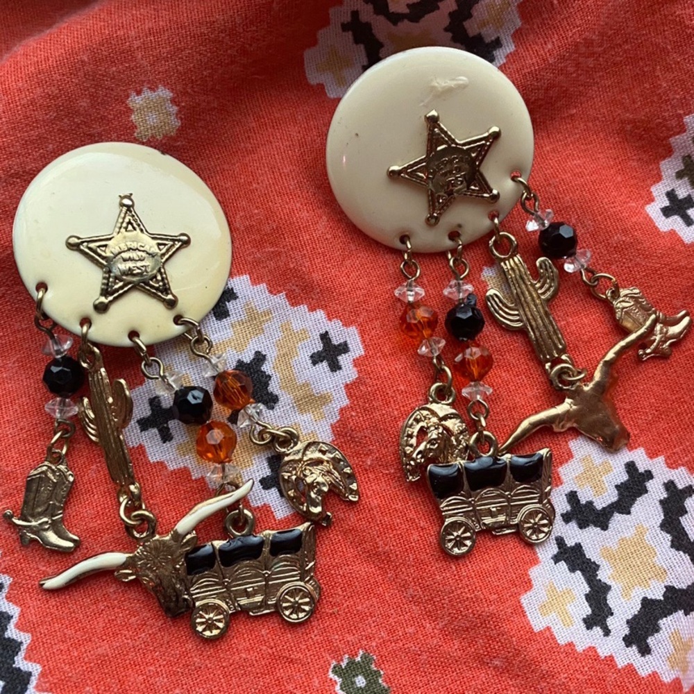 vintage AMERICAN WILD WEST clip on earrings